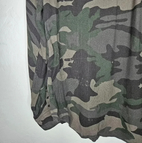 Rails Long Sleeve Camo Button Down Top Size‎ XS​ - Picture 3 of 7
